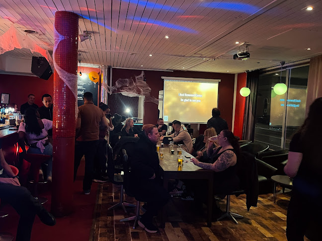 Comentarii opinii despre Red Room