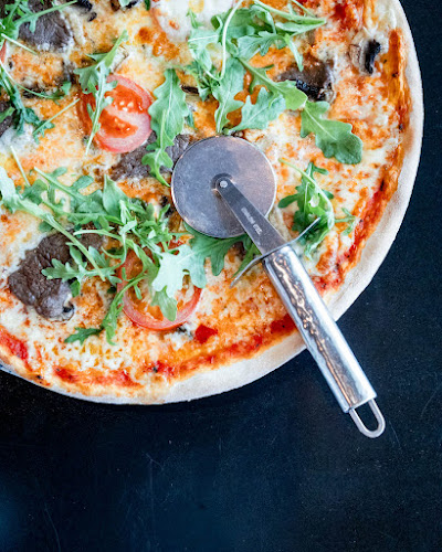 Opinii despre Pizzeria Mirella - Vällingby Centrum în Vällingby - Gastronomi och hotellverksamhet