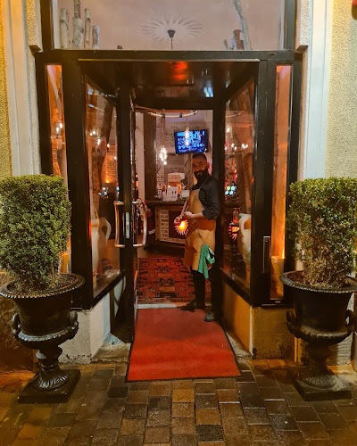 Firavin Kök & Cocktail Bar - Gastronomi och hotellverksamhet