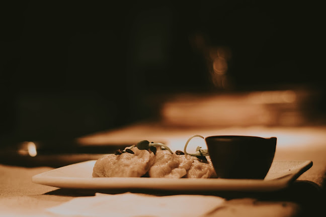 Artonnittiosju - Gastronomi och hotellverksamhet