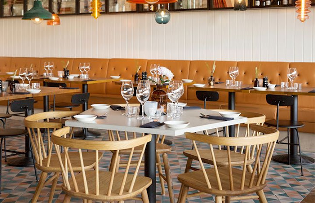 Artonnittiosju - Gastronomi och hotellverksamhet