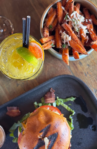 Cava Bar - Gastronomi och hotellverksamhet