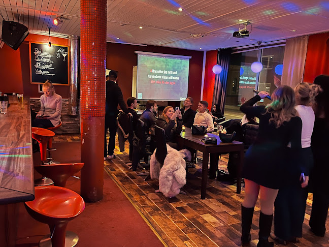 Comentarii opinii despre Red Room