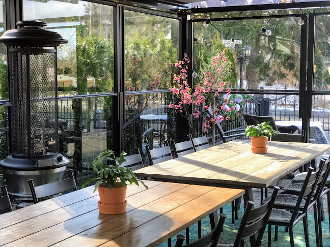 Opinii despre Edsvikens Gelateria/”Edge” Kummelbyvägen în Sollentuna - Gastronomi och hotellverksamhet