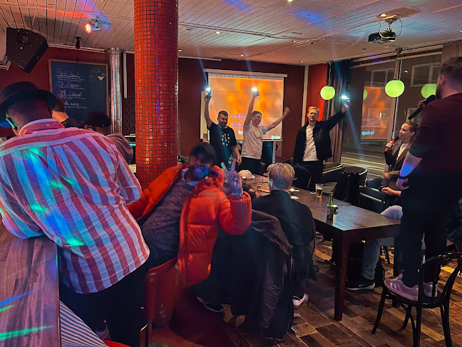 Comentarii opinii despre Red Room