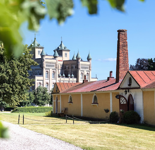 Opinii despre Stora Sundby Slottscafé în Stora Sundby - Gastronomi och hotellverksamhet