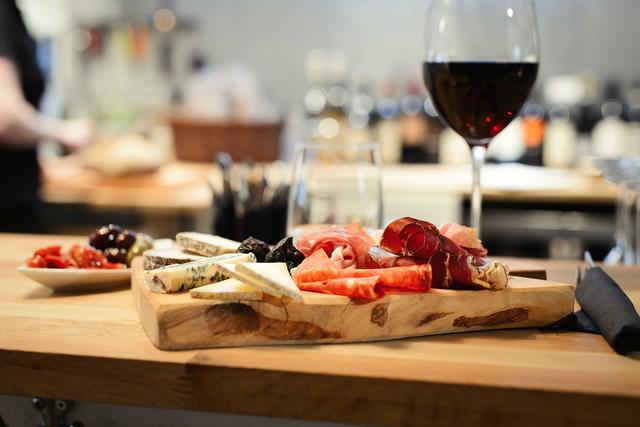 Opinii despre Olja&Oliv Deli, Kök & Bar în Stockholm - Gastronomi och hotellverksamhet