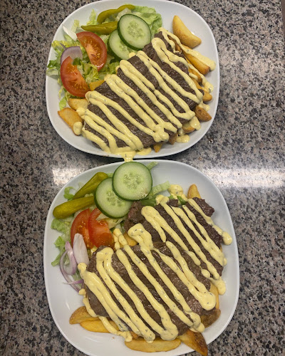 Kebabnekajse Pizzeria - Gastronomi och hotellverksamhet