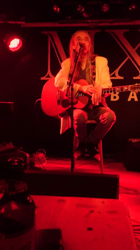 MX Rockbar - Gastronomi och hotellverksamhet