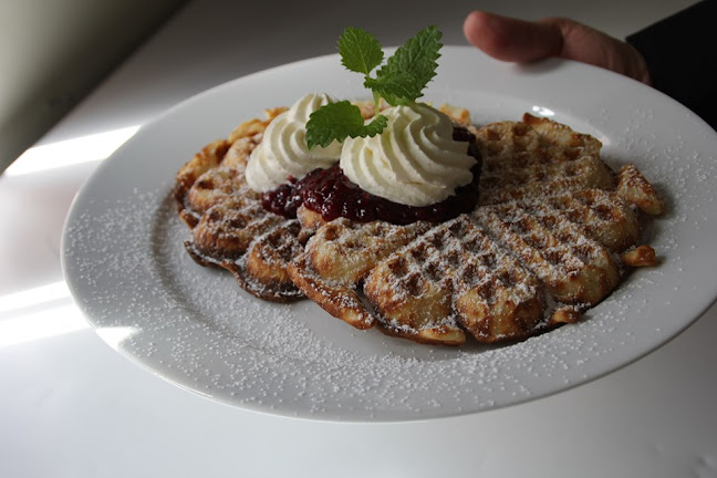 Opinii despre Möllebacken Restaurang & Café în Helsingborg - Gastronomi och hotellverksamhet