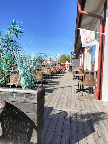 Pirens café och gästhamn - Gastronomi och hotellverksamhet