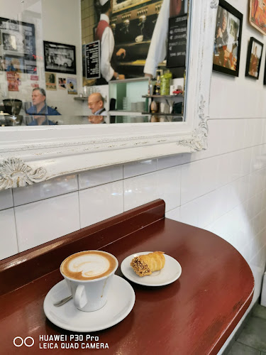 Poli Caffé - Gastronomi och hotellverksamhet