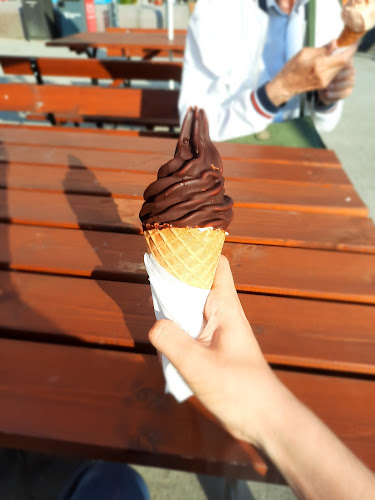 Josefins Glass & café Phone number