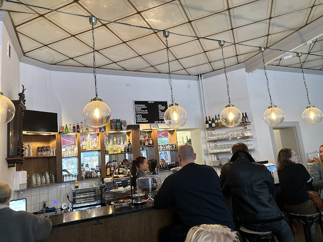 Comments and reviews of Café