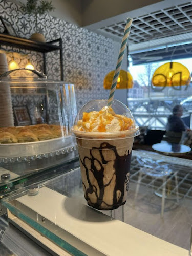 Opinii despre Mado Glasscafé - Cafe Karlshamn în Karlshamn - Gastronomi och hotellverksamhet