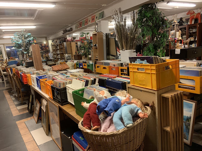 Quriosa antik loppis o vinyl