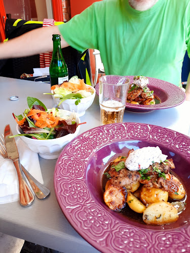 Gårdscafeét - Café & Bistro - Gastronomi och hotellverksamhet