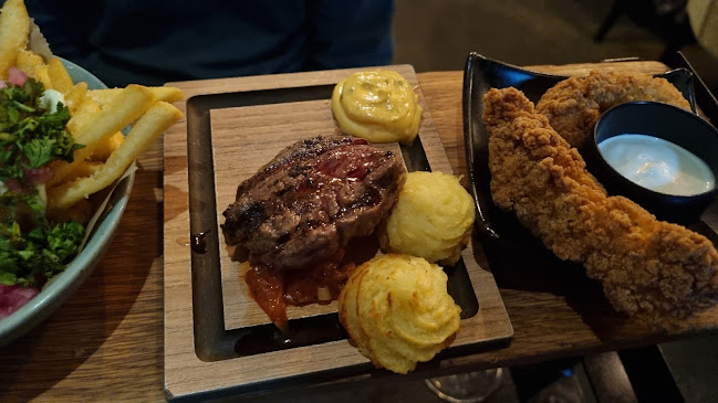 Pinchos - Gastronomi och hotellverksamhet