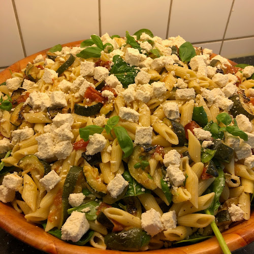 Julie's Café - Gastronomi och hotellverksamhet