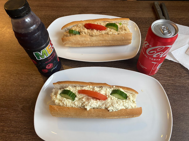 Café Elake Måns Open Times