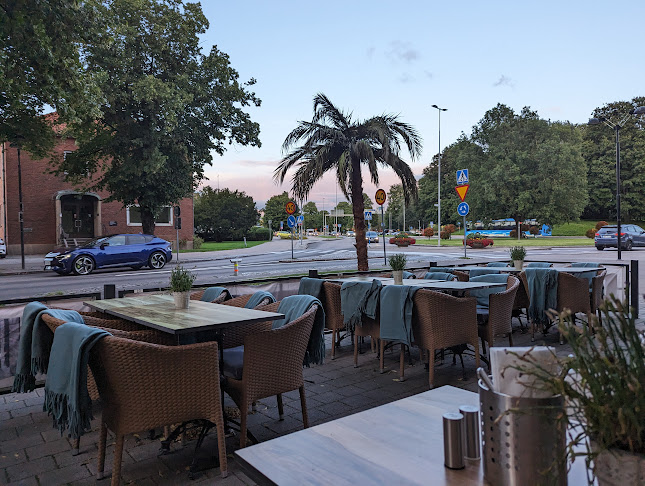 Trattoria La Pizza Open Times