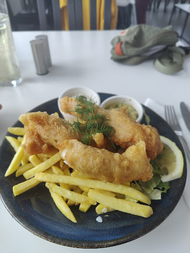 Opinii despre Kajkanten Restaurang B&B în Köpmanholmen - Gastronomi och hotellverksamhet