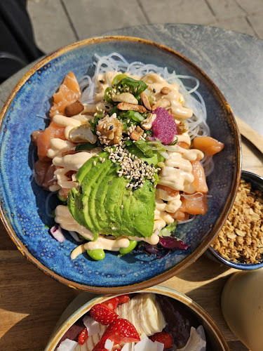 Acai and Poké - Gastronomi och hotellverksamhet