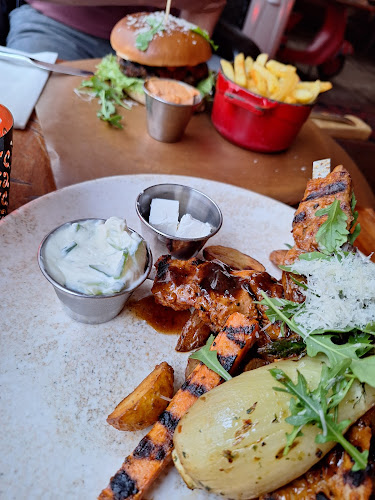 Firavin Kök & Cocktail Bar Open Times