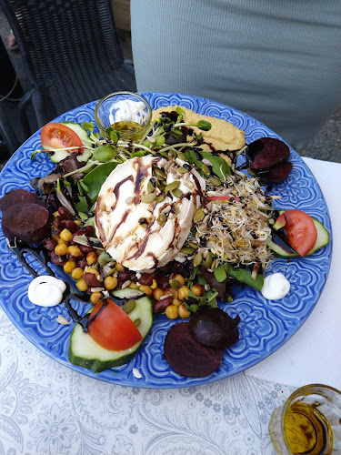 Atmajala Cafe, SUP och Yoga - Gastronomi och hotellverksamhet