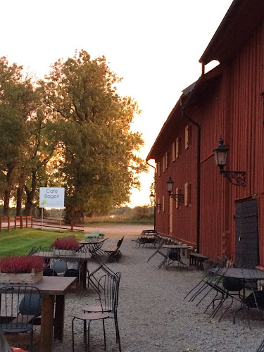 Blomberg, 531 95 Källby