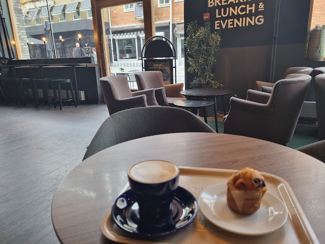 Waynes Coffee - Gastronomi och hotellverksamhet