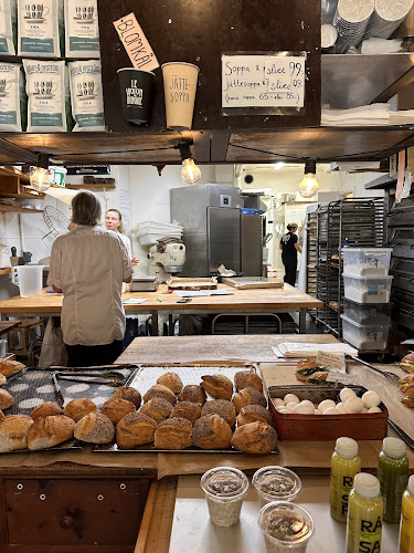 Le Violon Dingue - Gastronomi och hotellverksamhet