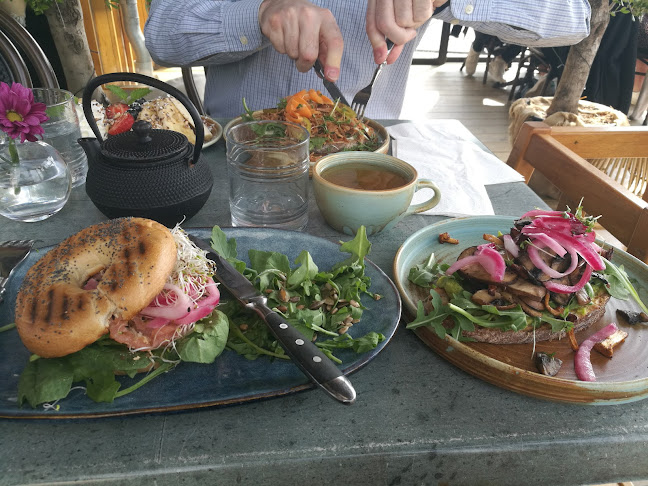 Opinii despre Bellis Café & Cocktails în Kungsbacka - Gastronomi och hotellverksamhet
