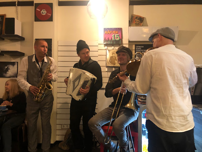 Comments and reviews of Manniny