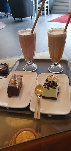 Cafe Deluxe Open Times