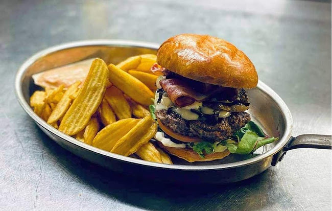 Opinii despre Lottas Krog & Pub în Umeå - Gastronomi och hotellverksamhet