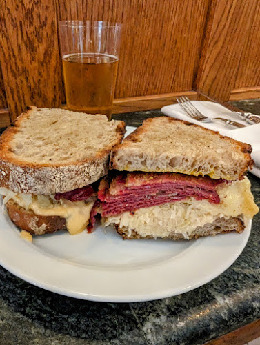 Schmaltz Bar & Delicatessen - Gastronomi och hotellverksamhet