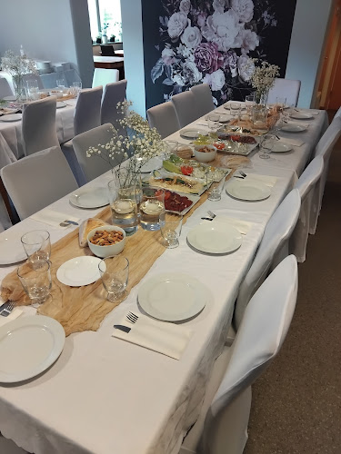 Mias kiosk och salladsbar AB Phone number