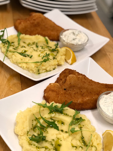 Hallsta Restaurang & Sportbar Phone number