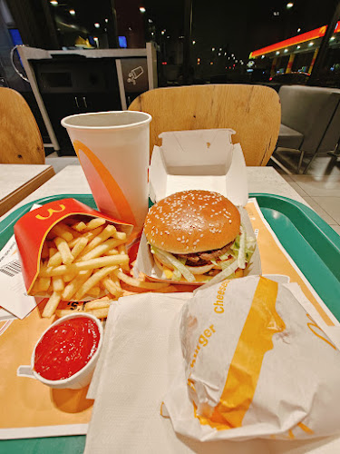 Opinii despre McDonald's Älvsjö în Älvsjö - Gastronomi och hotellverksamhet