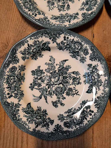 Reviews of Syrrans prylbod & loppis in Björnlunda - Gastronomi och hotellverksamhet