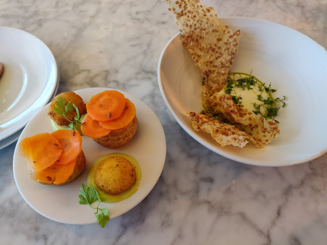 Upper House Bar - Gastronomi och hotellverksamhet