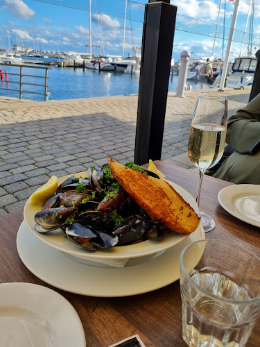 Roy's Mat o Bar - Gastronomi och hotellverksamhet