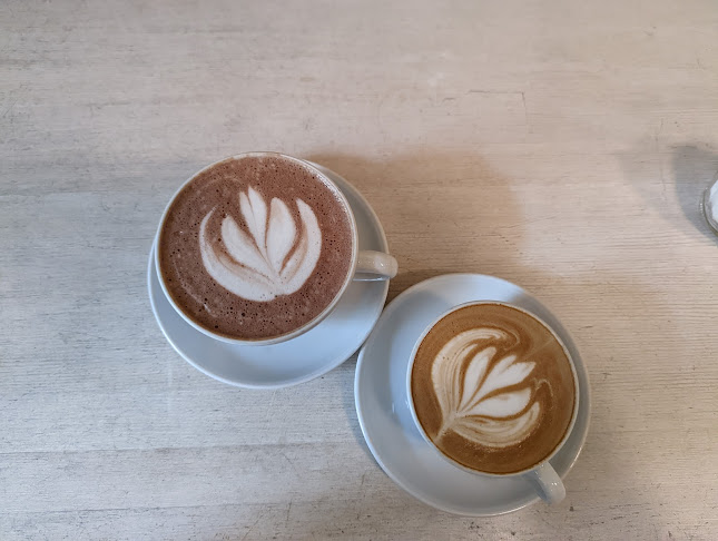 Cafè Pom & Flora Vasastan Phone number