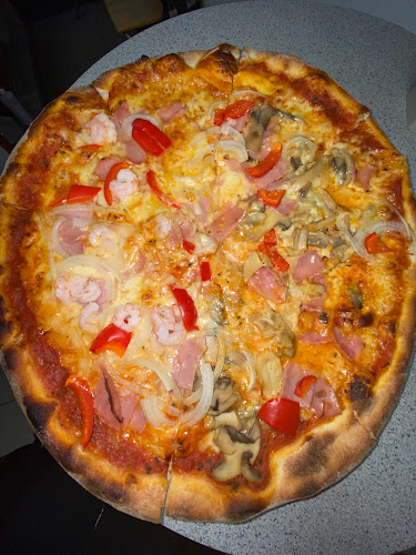 Simons pizzeria - Gastronomi och hotellverksamhet