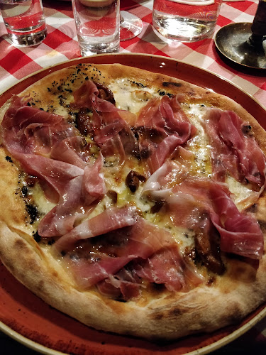 Capridue's Bakficka - Gastronomi och hotellverksamhet