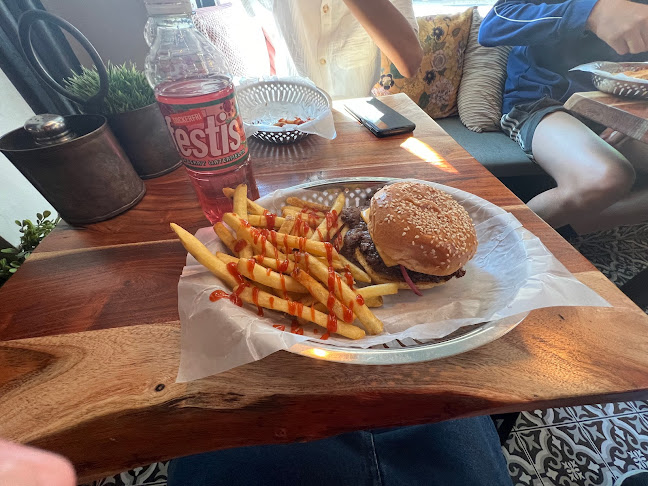 Opinii despre Mums Burgers în Hägersten - Gastronomi och hotellverksamhet