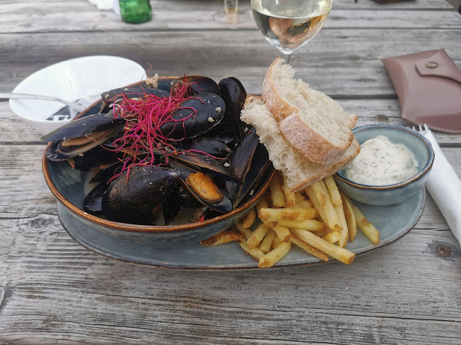 West Bar - Gastronomi och hotellverksamhet