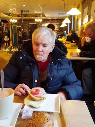 Linds Gyllen Phone number