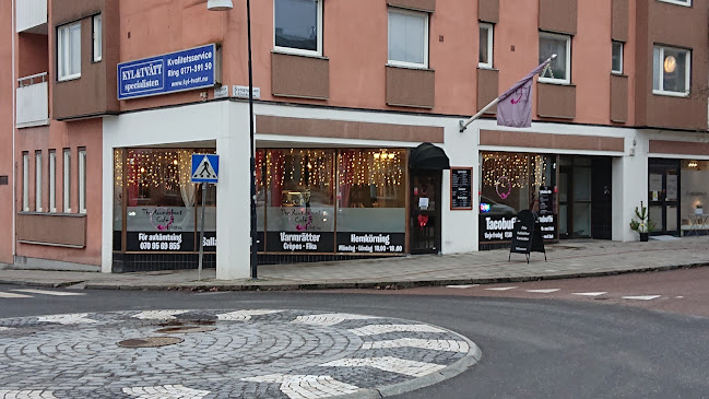 The Roundabout Cafe & Bistro